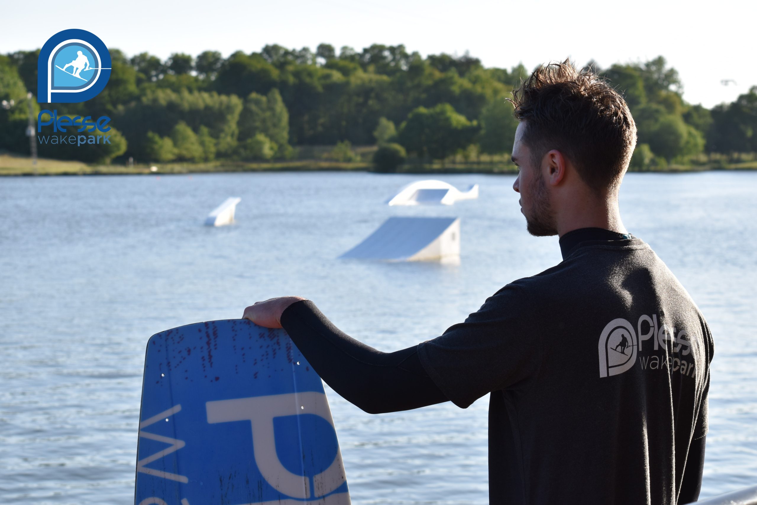 Wakeboard, Wakeskate, Kneeboard et Ski Nautique pour tous au Wake Park Plessé